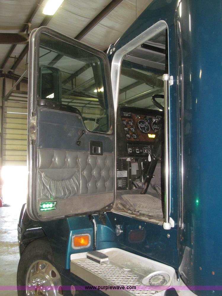 image for item B5340 1997 Kenworth T600 semi truck