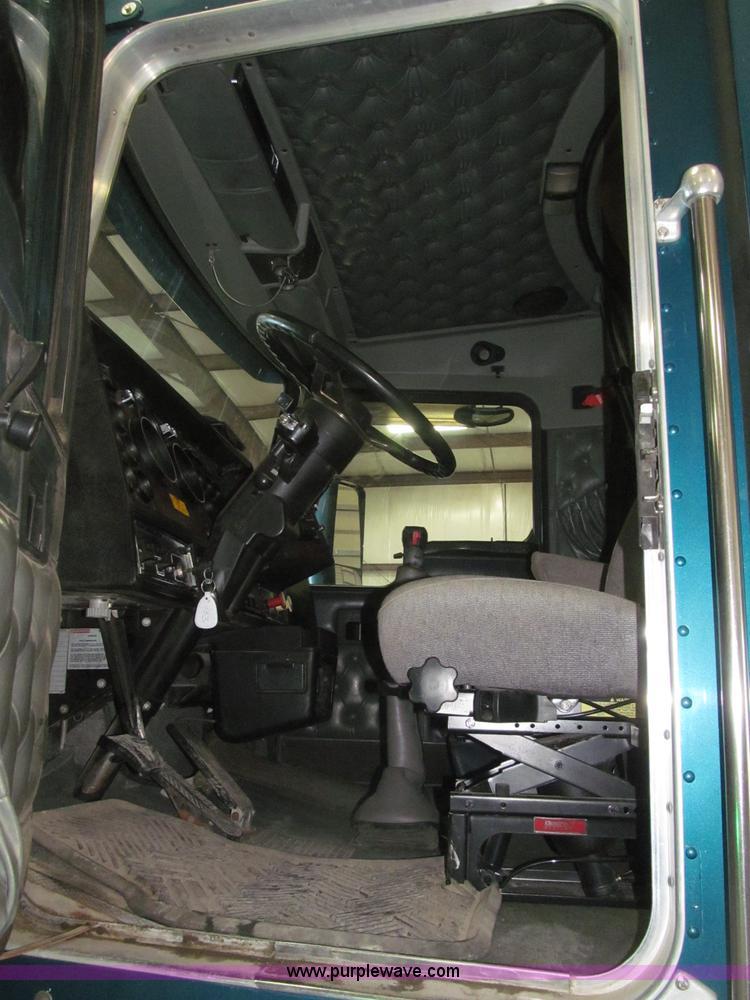 image for item B5340 1997 Kenworth T600 semi truck