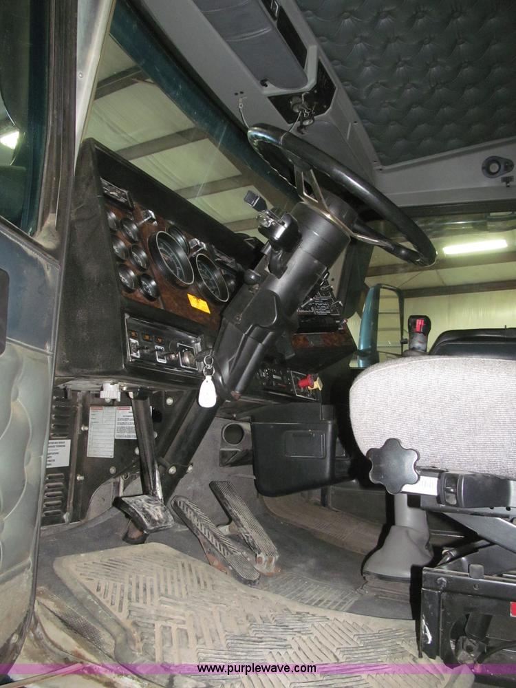 image for item B5340 1997 Kenworth T600 semi truck