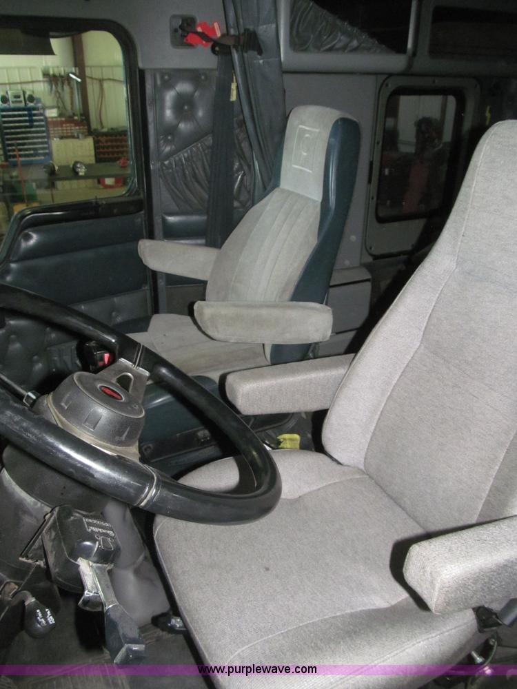 image for item B5340 1997 Kenworth T600 semi truck