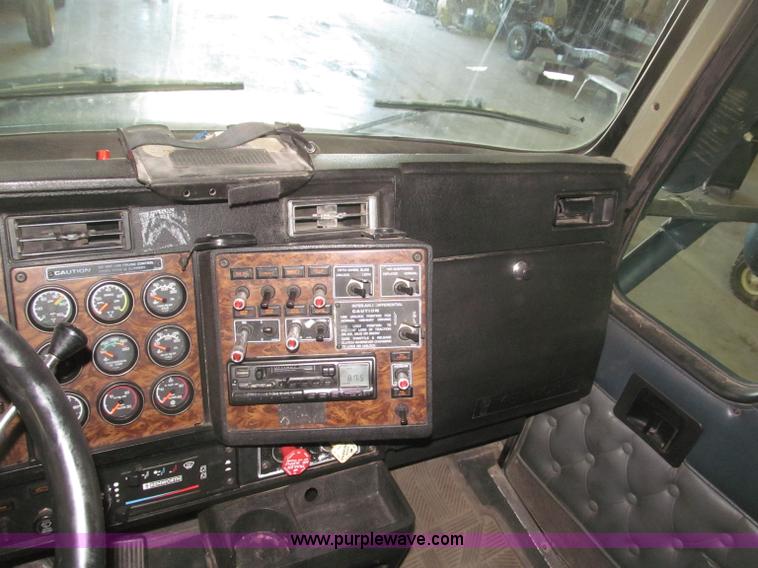 image for item B5340 1997 Kenworth T600 semi truck