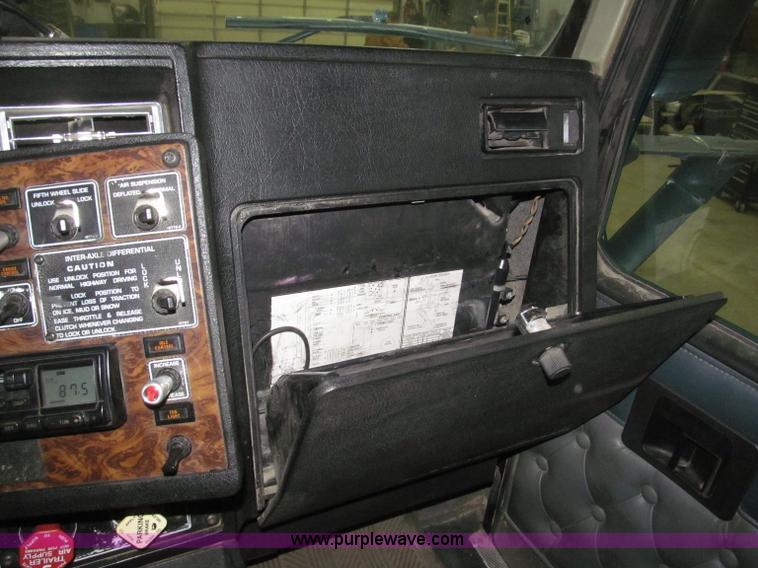 image for item B5340 1997 Kenworth T600 semi truck