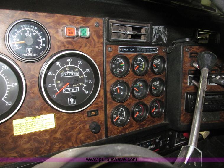 image for item B5340 1997 Kenworth T600 semi truck