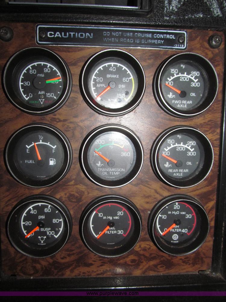 image for item B5340 1997 Kenworth T600 semi truck