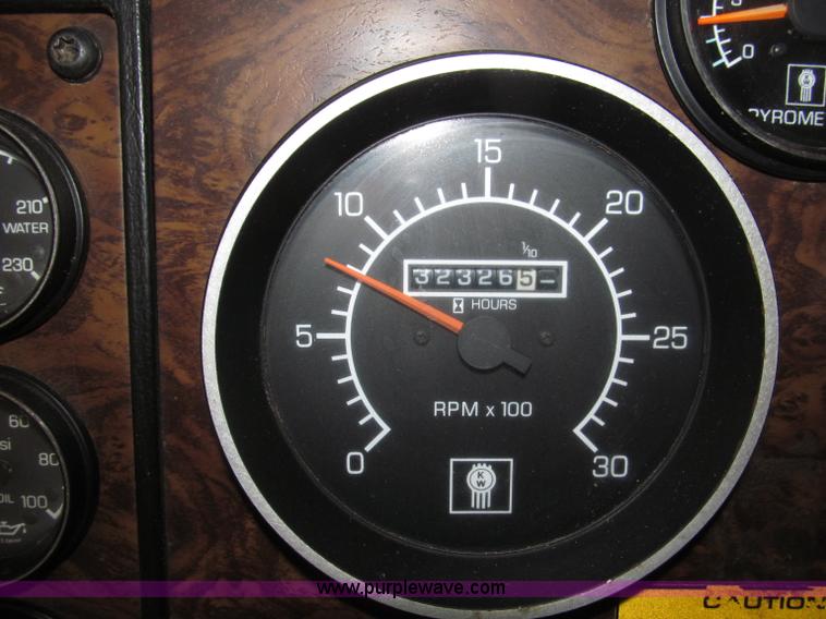 image for item B5340 1997 Kenworth T600 semi truck