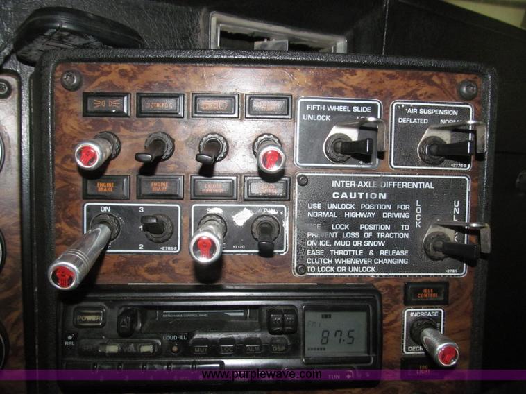 image for item B5340 1997 Kenworth T600 semi truck