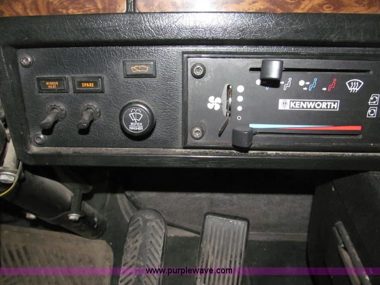 image for item B5340 1997 Kenworth T600 semi truck