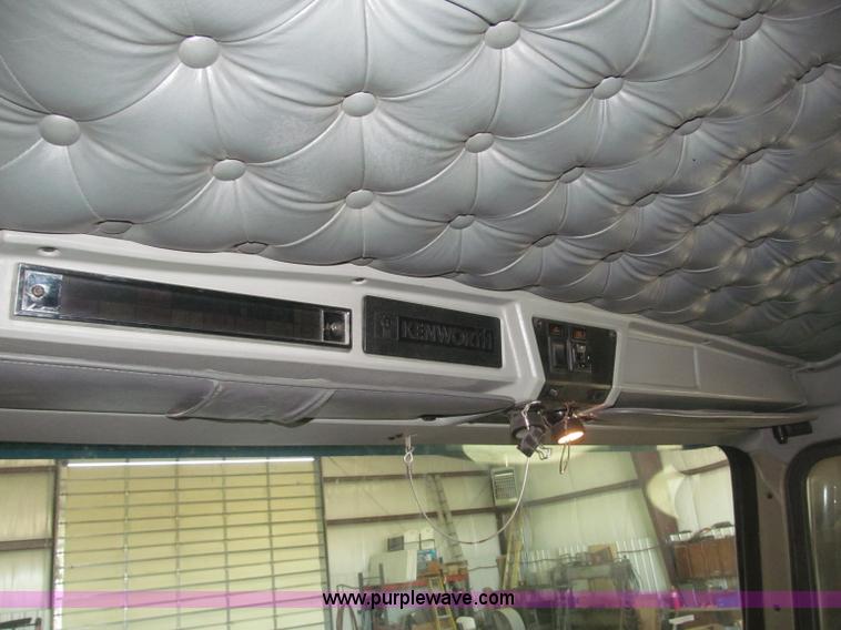 image for item B5340 1997 Kenworth T600 semi truck