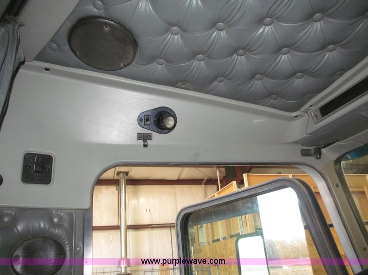 image for item B5340 1997 Kenworth T600 semi truck