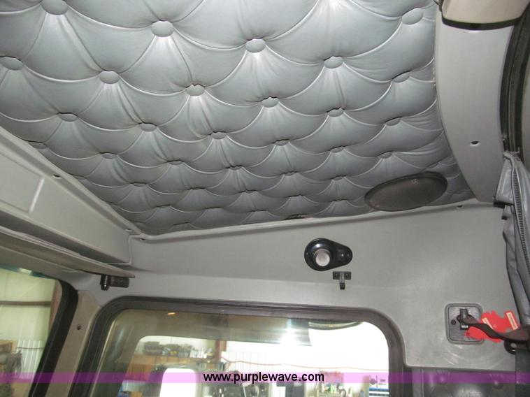 image for item B5340 1997 Kenworth T600 semi truck