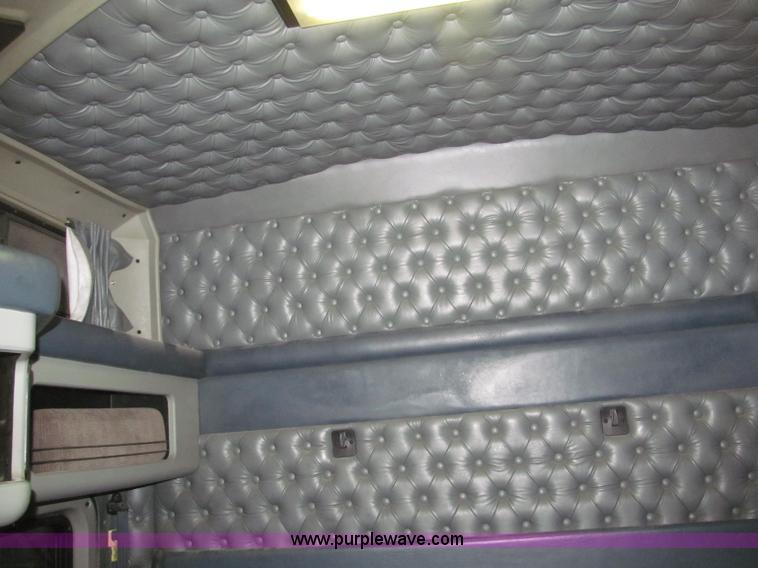 image for item B5340 1997 Kenworth T600 semi truck