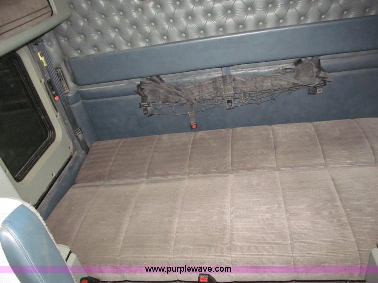 image for item B5340 1997 Kenworth T600 semi truck