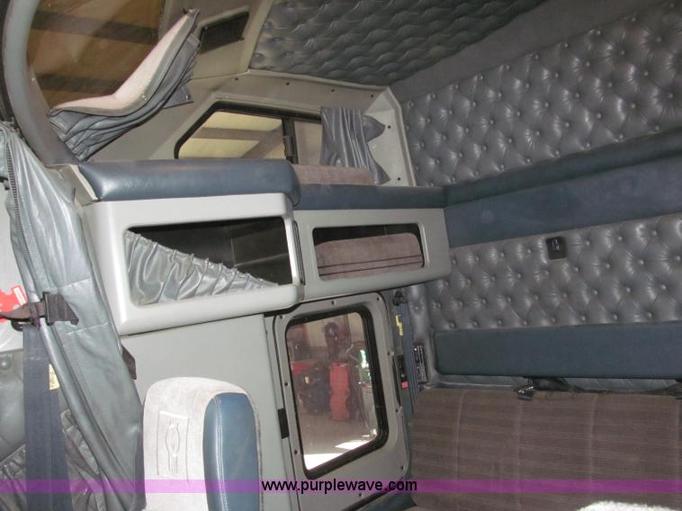 image for item B5340 1997 Kenworth T600 semi truck