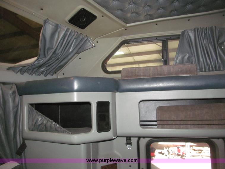 image for item B5340 1997 Kenworth T600 semi truck