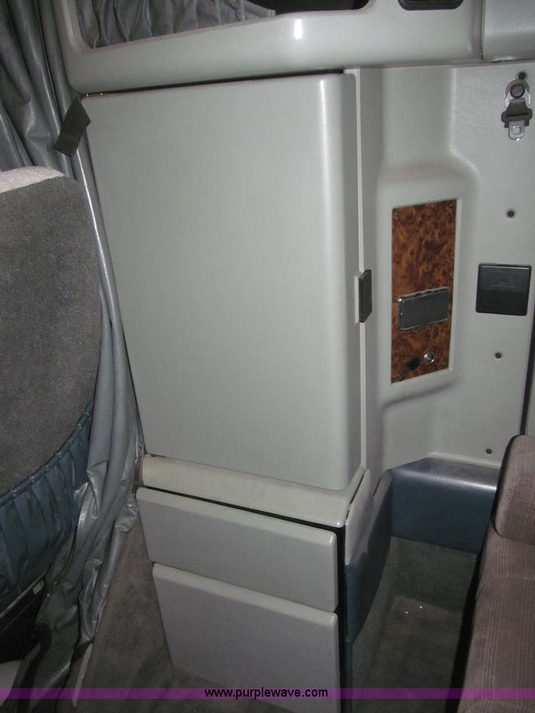 image for item B5340 1997 Kenworth T600 semi truck