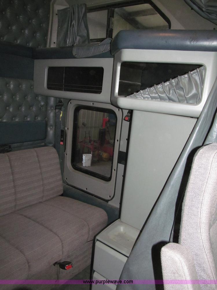 image for item B5340 1997 Kenworth T600 semi truck