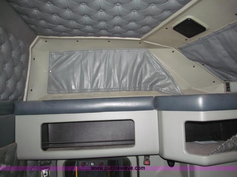 image for item B5340 1997 Kenworth T600 semi truck