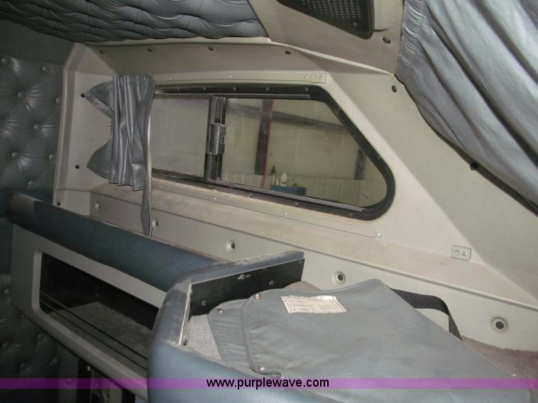 image for item B5340 1997 Kenworth T600 semi truck