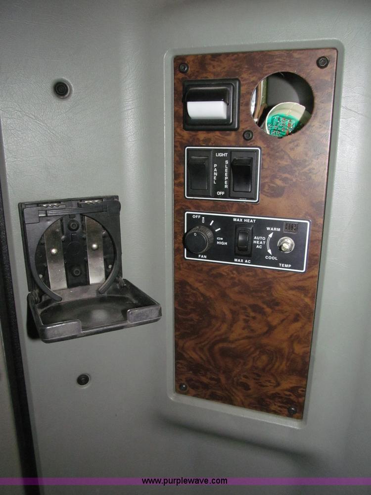 image for item B5340 1997 Kenworth T600 semi truck