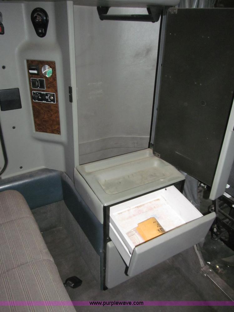 image for item B5340 1997 Kenworth T600 semi truck