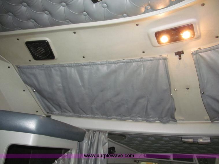 image for item B5340 1997 Kenworth T600 semi truck