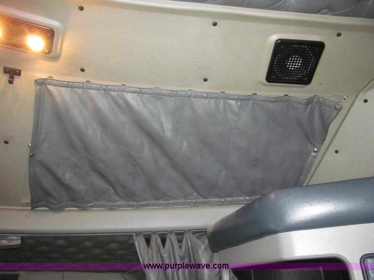 image for item B5340 1997 Kenworth T600 semi truck