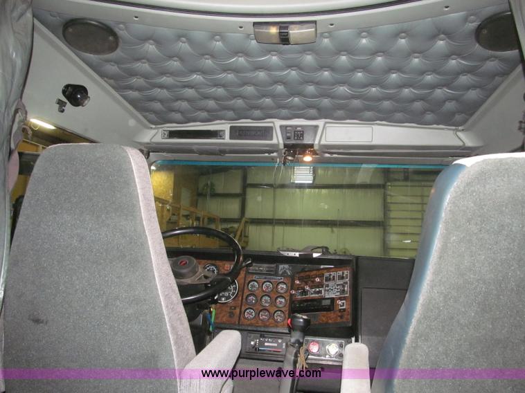 image for item B5340 1997 Kenworth T600 semi truck