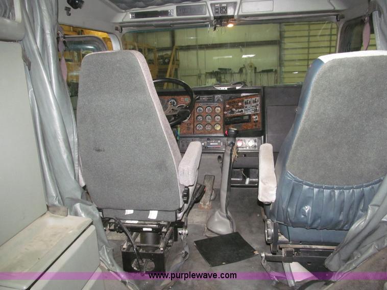 image for item B5340 1997 Kenworth T600 semi truck