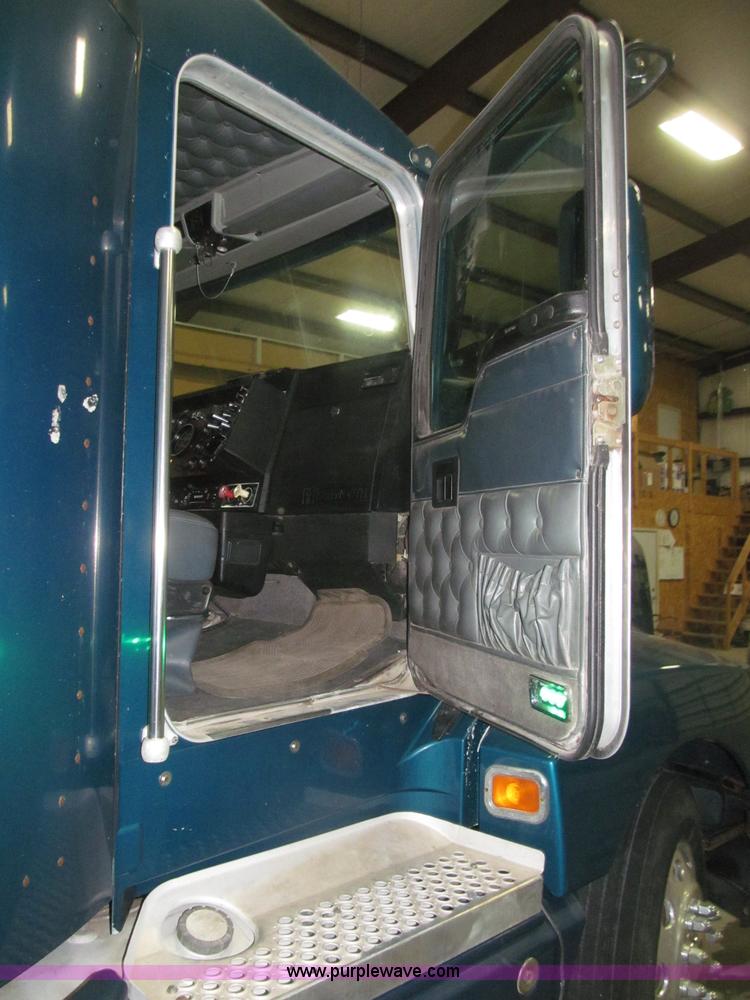 image for item B5340 1997 Kenworth T600 semi truck