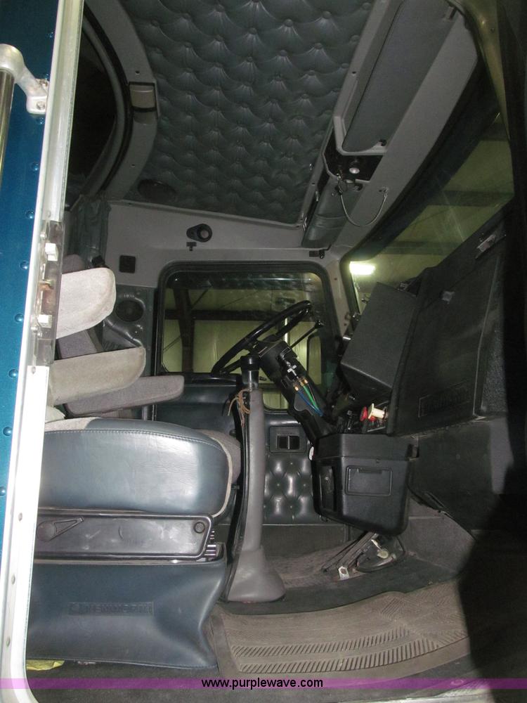 image for item B5340 1997 Kenworth T600 semi truck