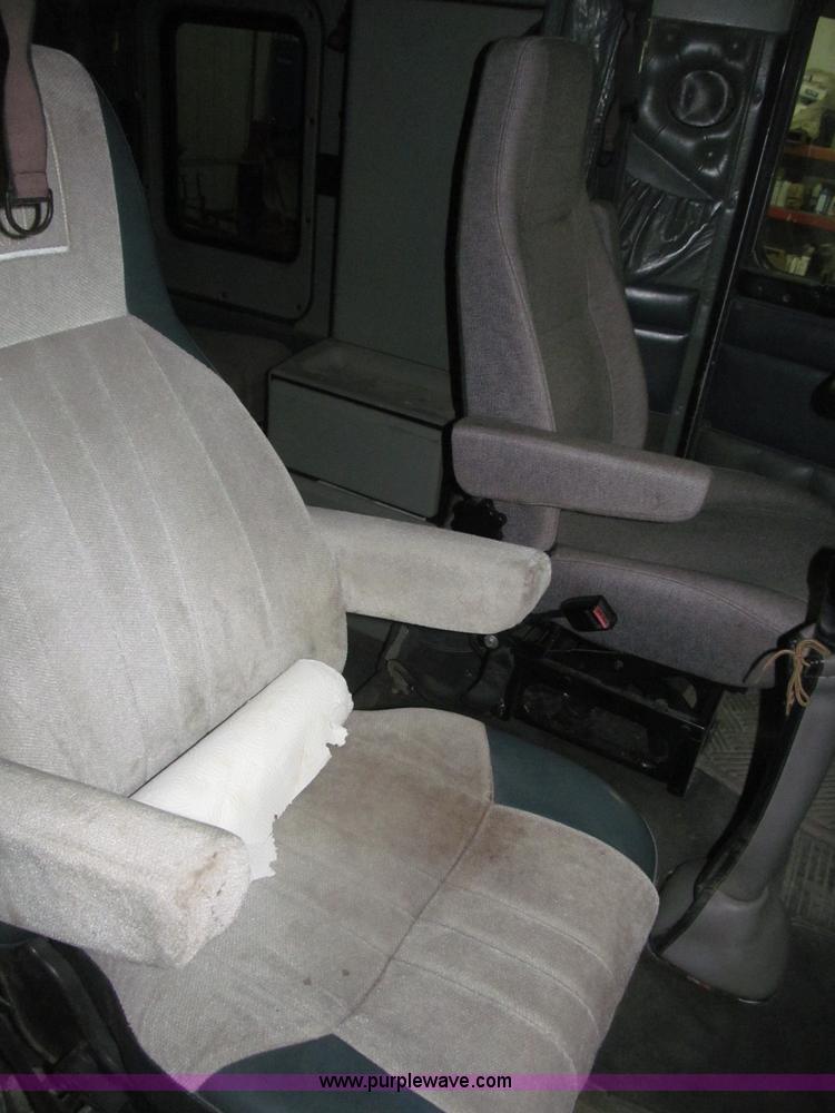 image for item B5340 1997 Kenworth T600 semi truck