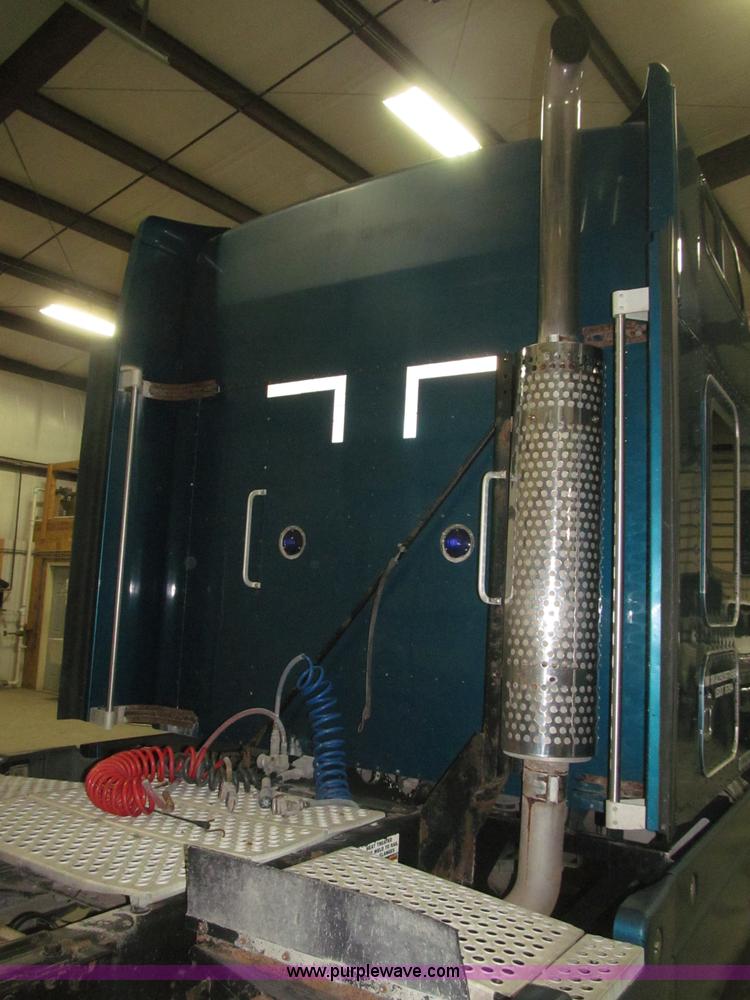 image for item B5340 1997 Kenworth T600 semi truck