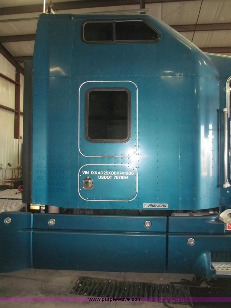 image for item B5340 1997 Kenworth T600 semi truck
