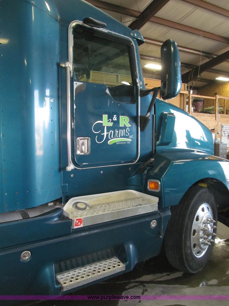 image for item B5340 1997 Kenworth T600 semi truck