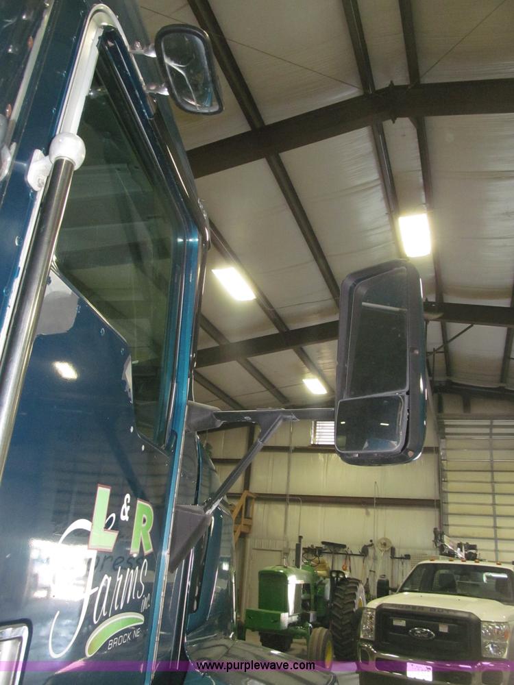 image for item B5340 1997 Kenworth T600 semi truck