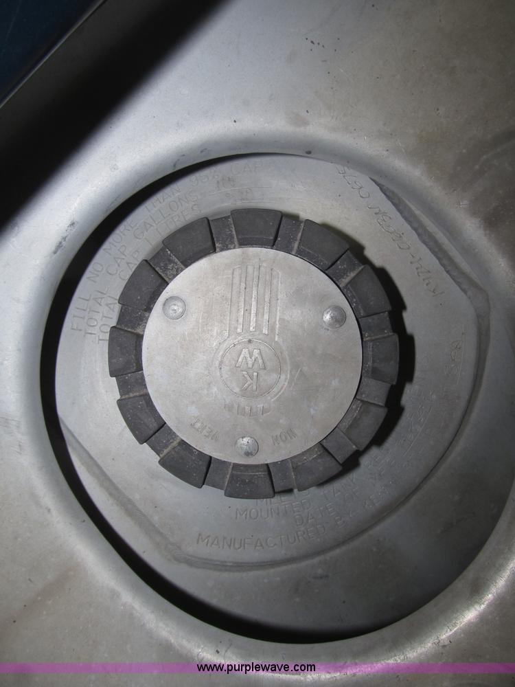 image for item B5340 1997 Kenworth T600 semi truck