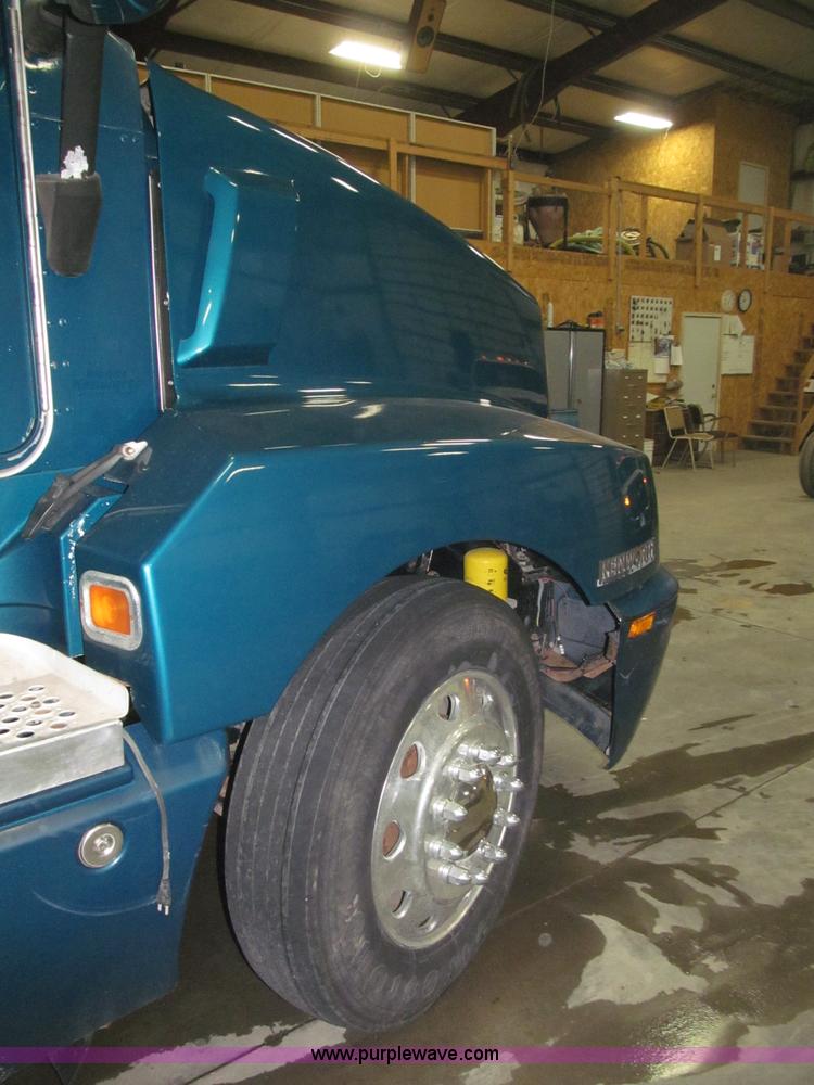image for item B5340 1997 Kenworth T600 semi truck