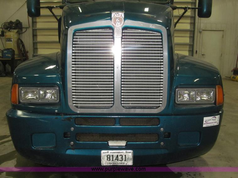 image for item B5340 1997 Kenworth T600 semi truck