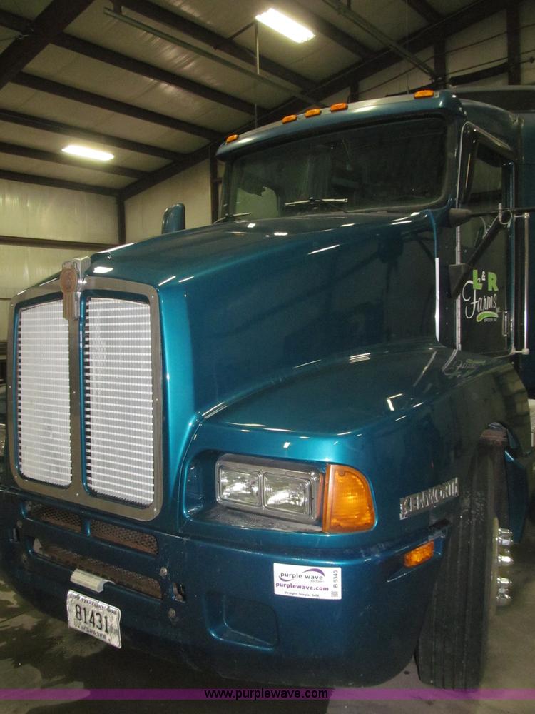 image for item B5340 1997 Kenworth T600 semi truck