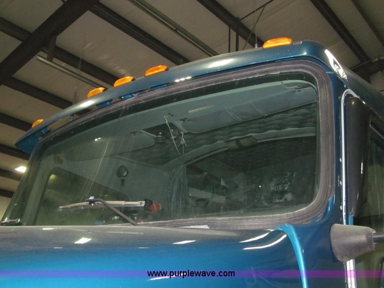 image for item B5340 1997 Kenworth T600 semi truck