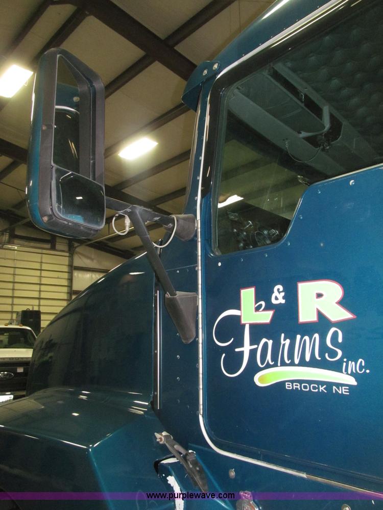 image for item B5340 1997 Kenworth T600 semi truck