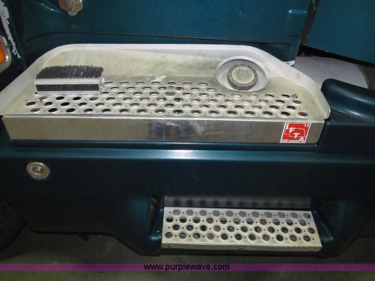 image for item B5340 1997 Kenworth T600 semi truck