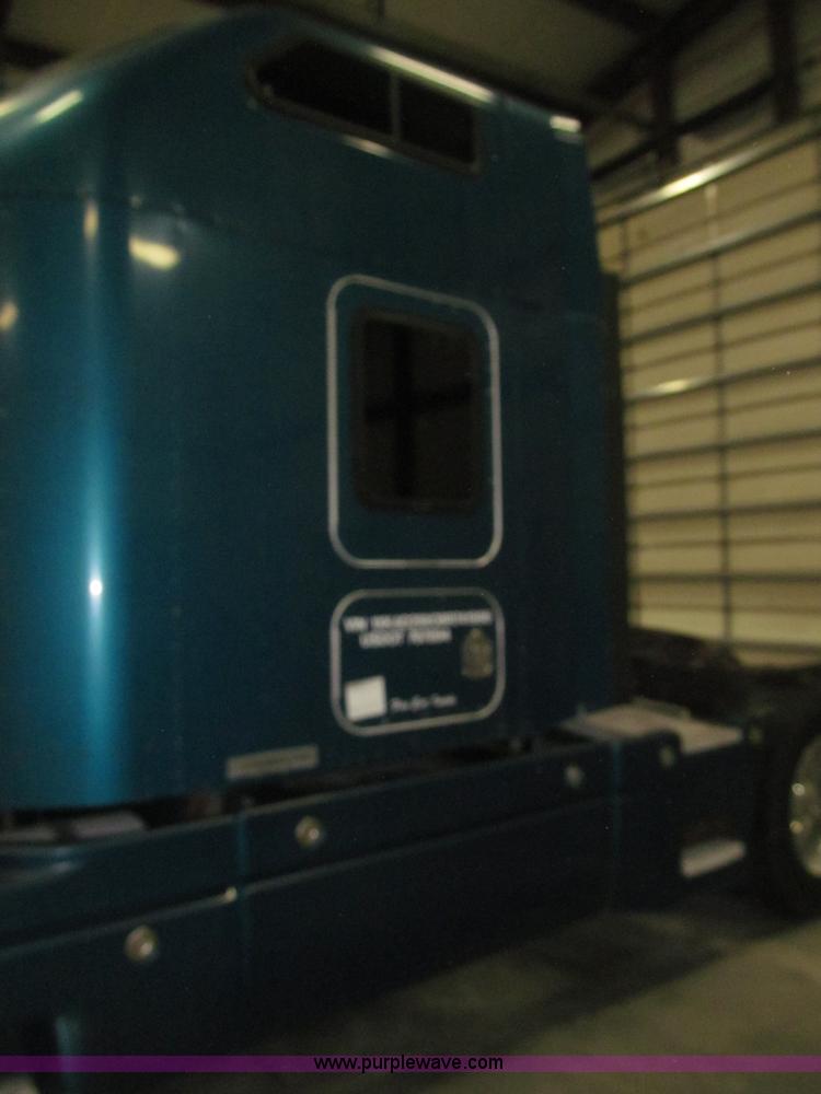 image for item B5340 1997 Kenworth T600 semi truck