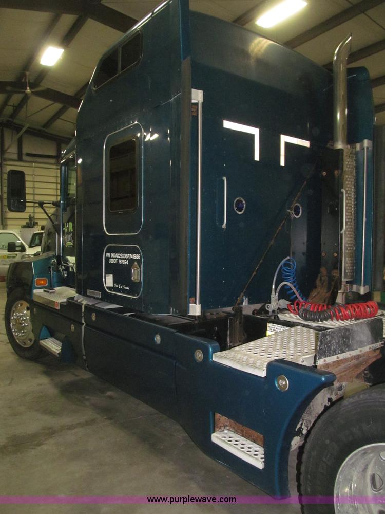 image for item B5340 1997 Kenworth T600 semi truck