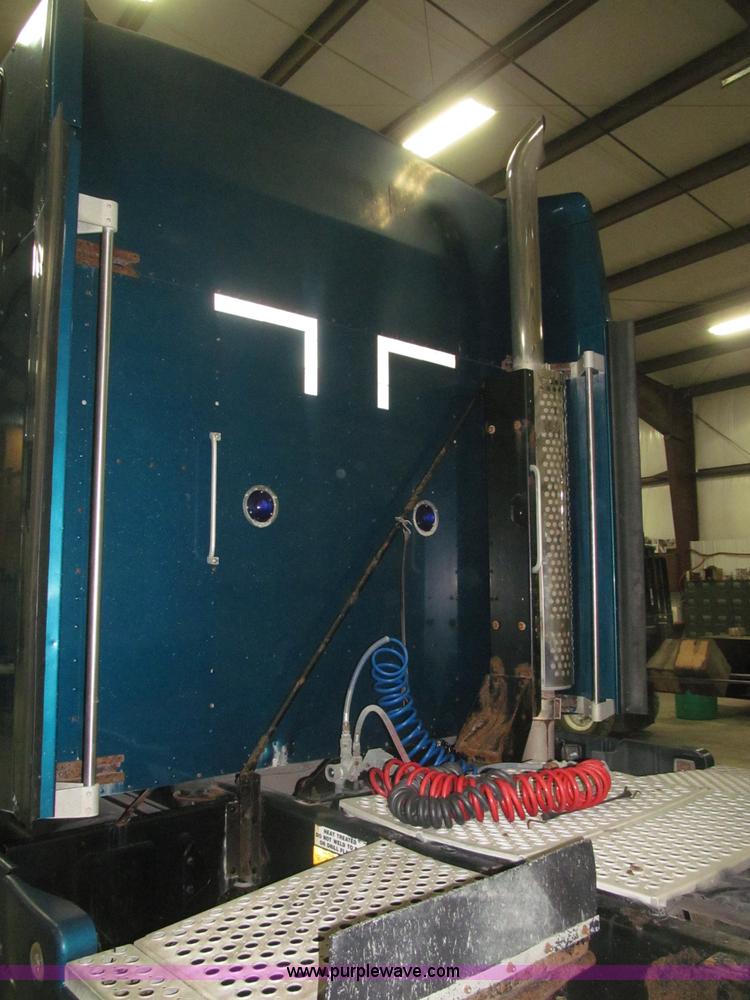 image for item B5340 1997 Kenworth T600 semi truck