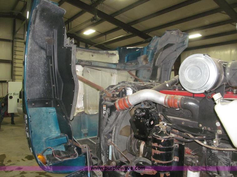 image for item B5340 1997 Kenworth T600 semi truck