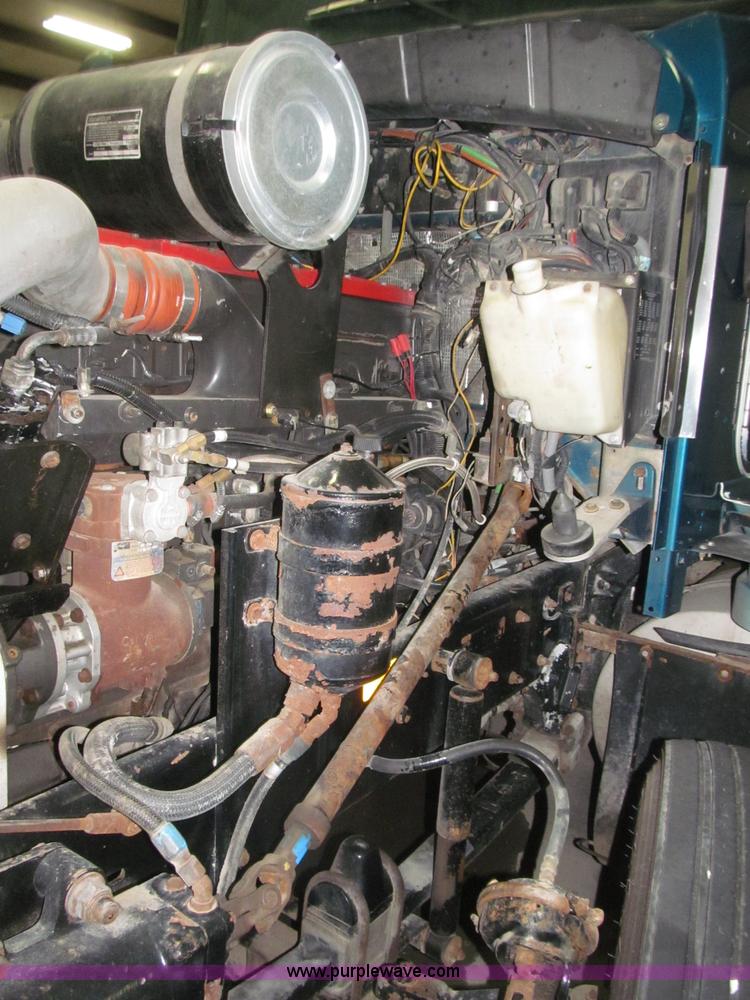 image for item B5340 1997 Kenworth T600 semi truck