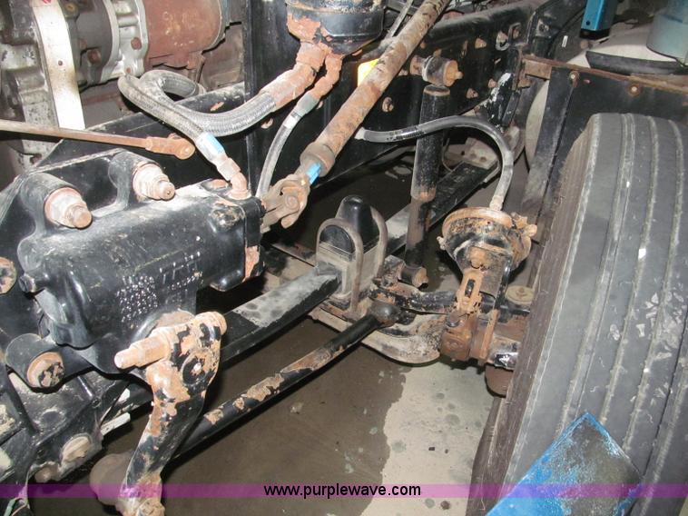 image for item B5340 1997 Kenworth T600 semi truck