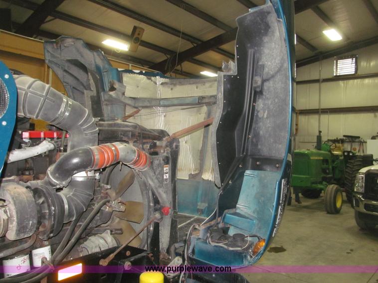 image for item B5340 1997 Kenworth T600 semi truck