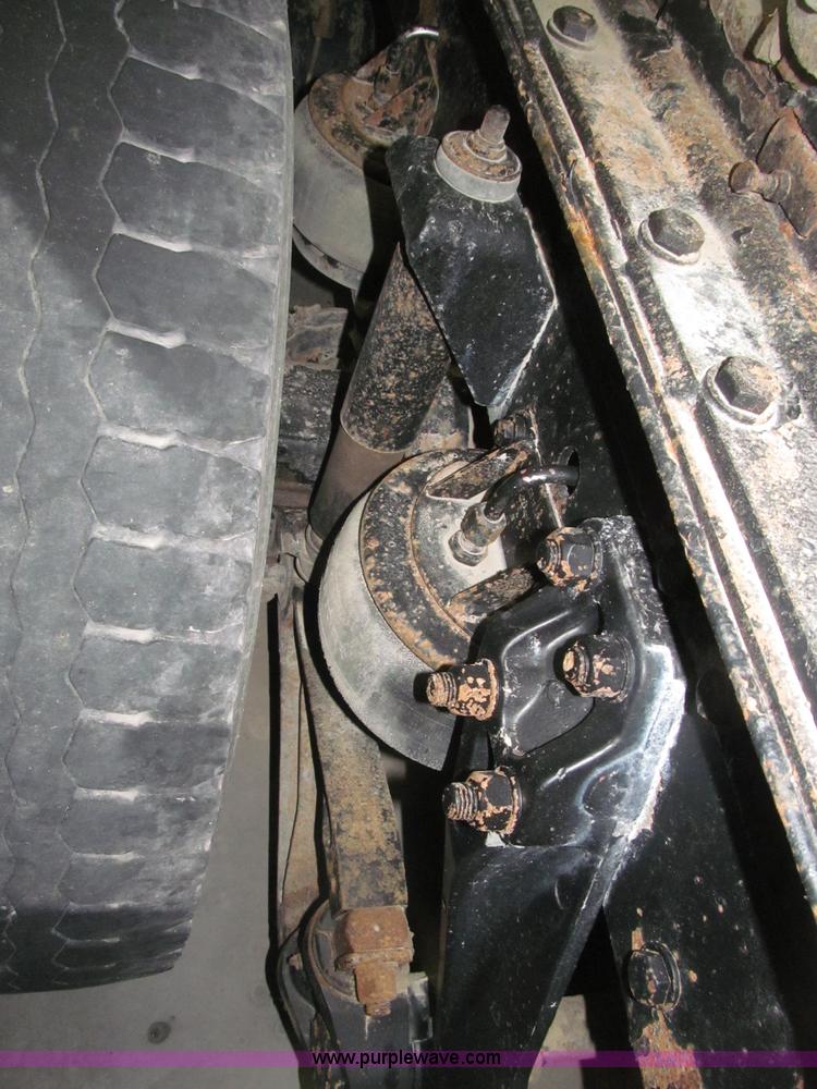 image for item B5340 1997 Kenworth T600 semi truck